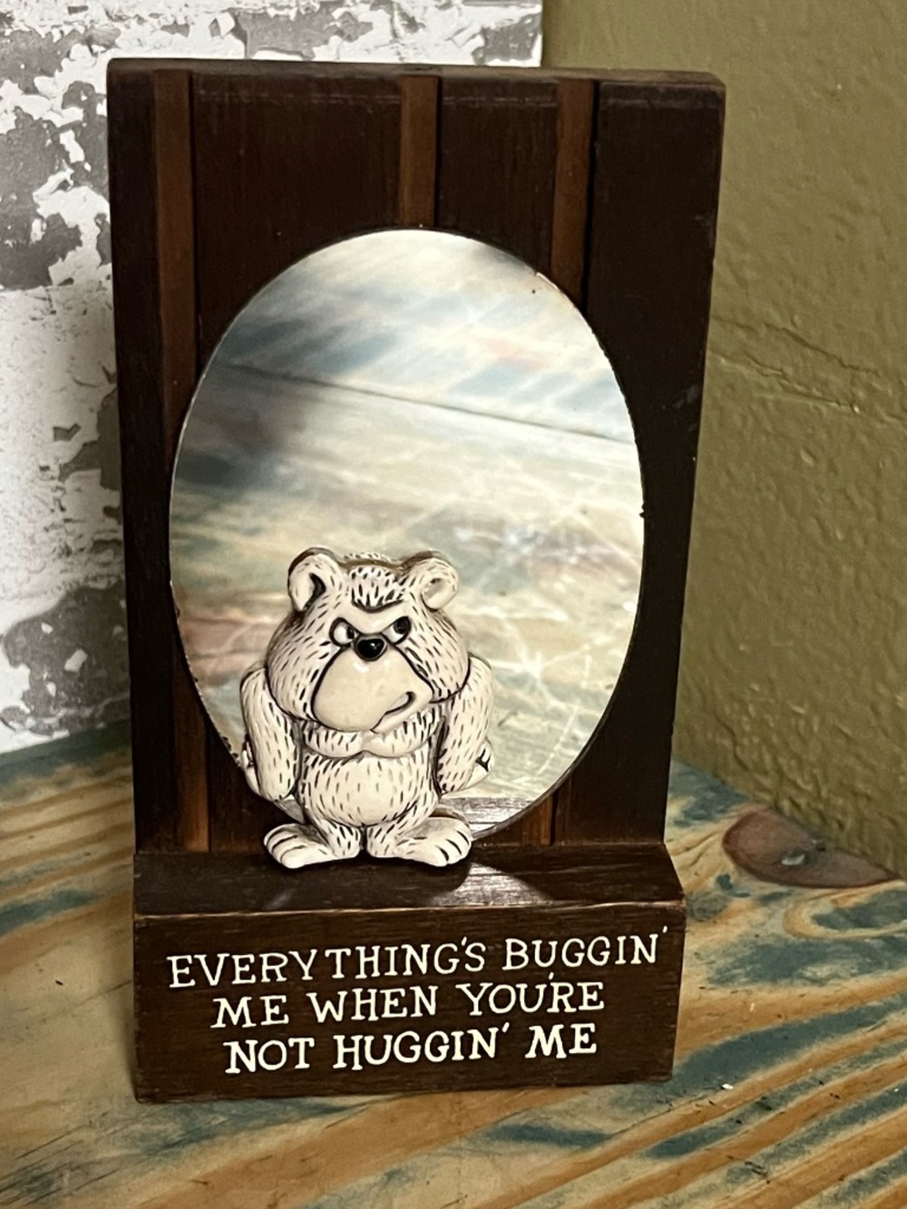Vintage Wallace Berrie wooden wall plaque W/ the text "EVERYTHING'S BUGGIN' ME